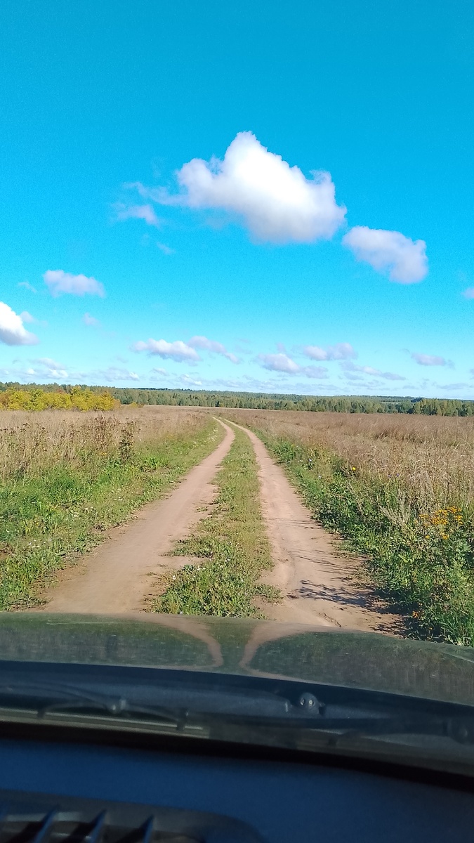 До деревни пара километров