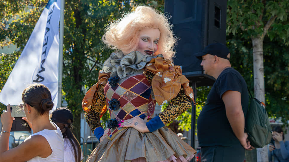 Артистка в костюме и гриме.📷Фото: Егор Снетков / Коммерсантъ