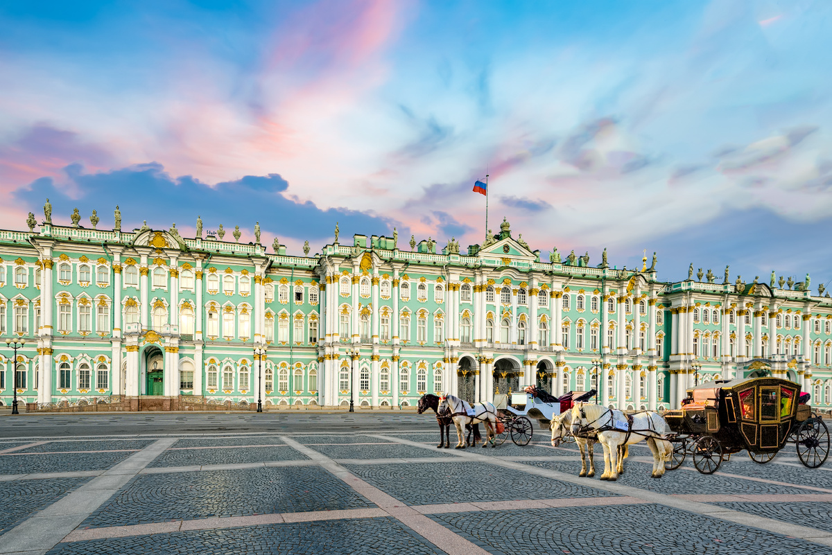 Главный музейный комплекс имеет четыре равнозначных входа, каждый из которых предоставляет доступ ко всем залам. Источник фото: shutterstock.com