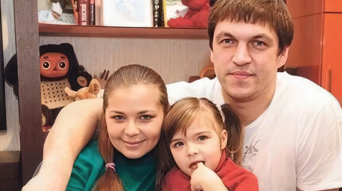 Дмитрий Орлов и Пегова с дочкой. Фото: ЯД