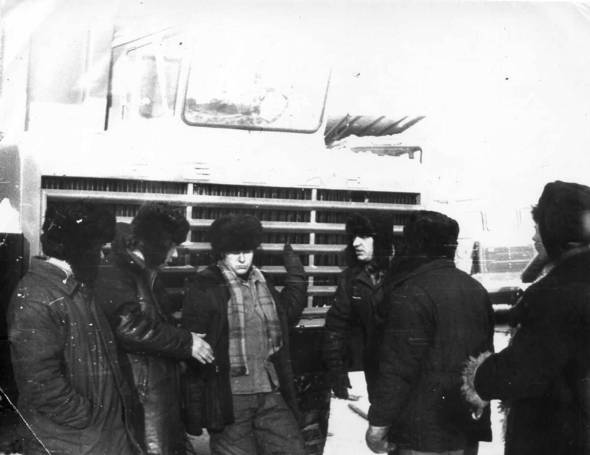 Фото автора. 80 годы прошлого года. Идёт розыгрыш собраных БелАЗ.