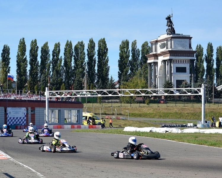     В Курске прошли чемпионат и первенство России по картингу