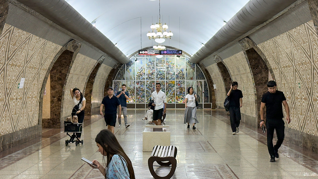 В метро Алматы