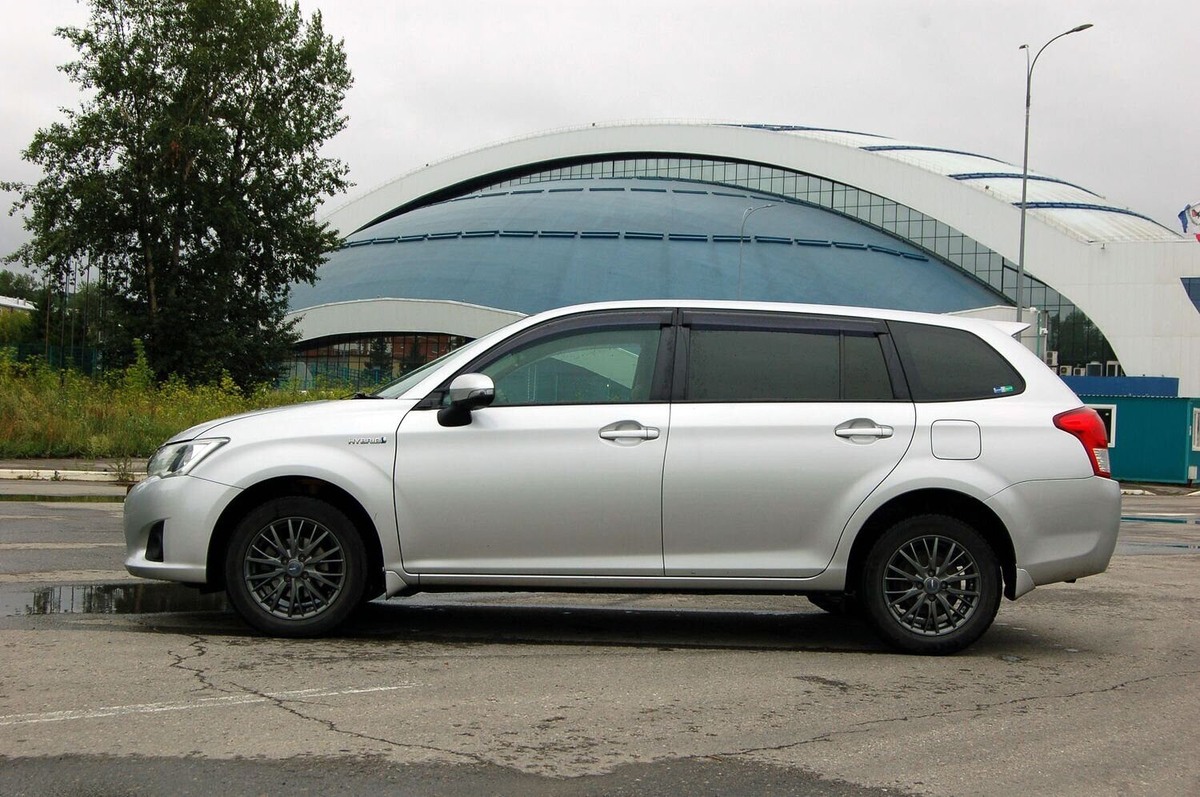 Это всё тот же классический дизайн к которому мы привыкли, естественно фанатов и критиков данного автомобиля хватает, ведь каждый покупает автомобиль по своим финансам. 