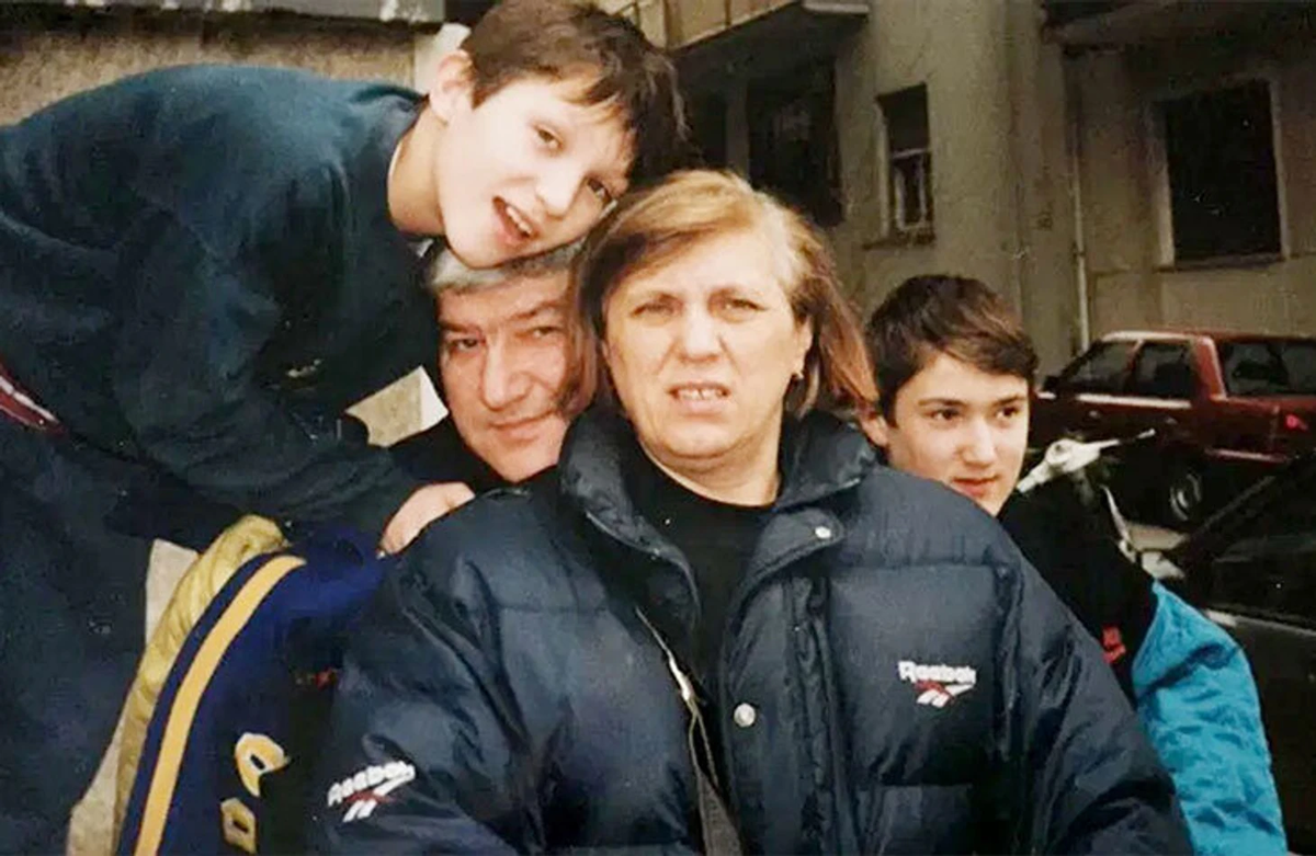 Александр Овечкин с родителями и братом