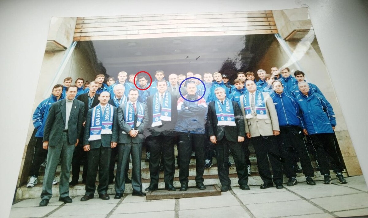     ФК "Факел" в 2001 году (красным выделен Гурбан Гурбанов, синим Валерий Нененко)
