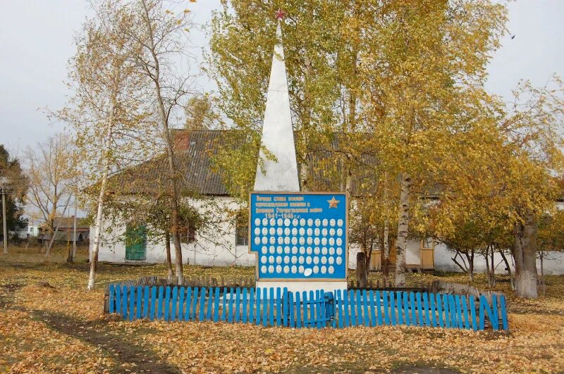 Обелиск в деревне Именево в память о погибших в Великой Отечественной войне