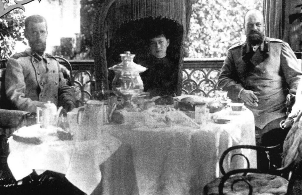 Великая княгиня Елизавета Федоровна, Великий князь Сергей Александрович, Император Александр III. За чаем