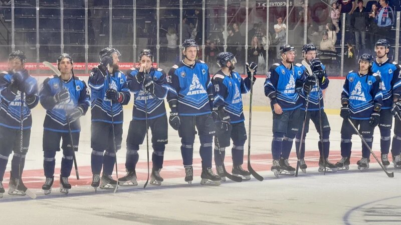     Хоккей, «Кубок губернатора». ХК «Динамо-Алтай» – «Сокол» Федор Позников