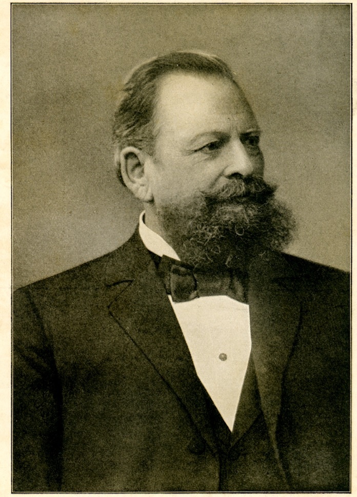 Петер Пауль Маузер (1838-1914) - немецкий оружейник, основатель знаменитой оружейной компании. Под его именем был запатентован пистолет К96, созданный братьями Федерле