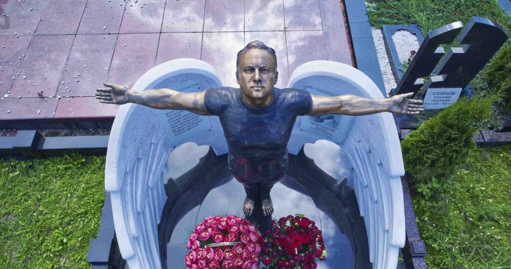 Скульптуры из бронзы (латуни) на могилу. Что важно знать?