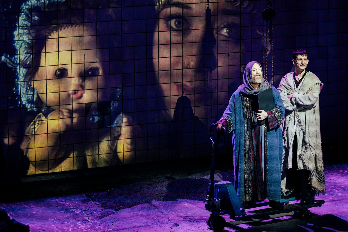    Сцена из спектакля «Натан Мудрый»