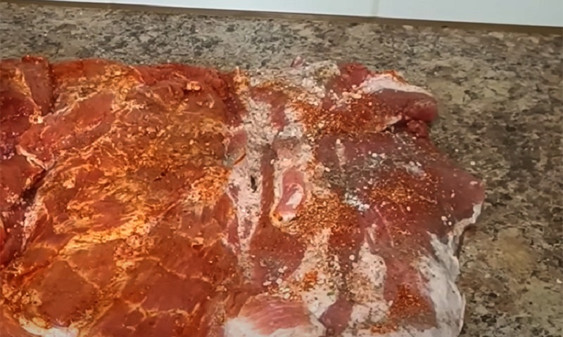 Вкусный рулет из свиной шейки: идеальная закуска даже для праздничного стола