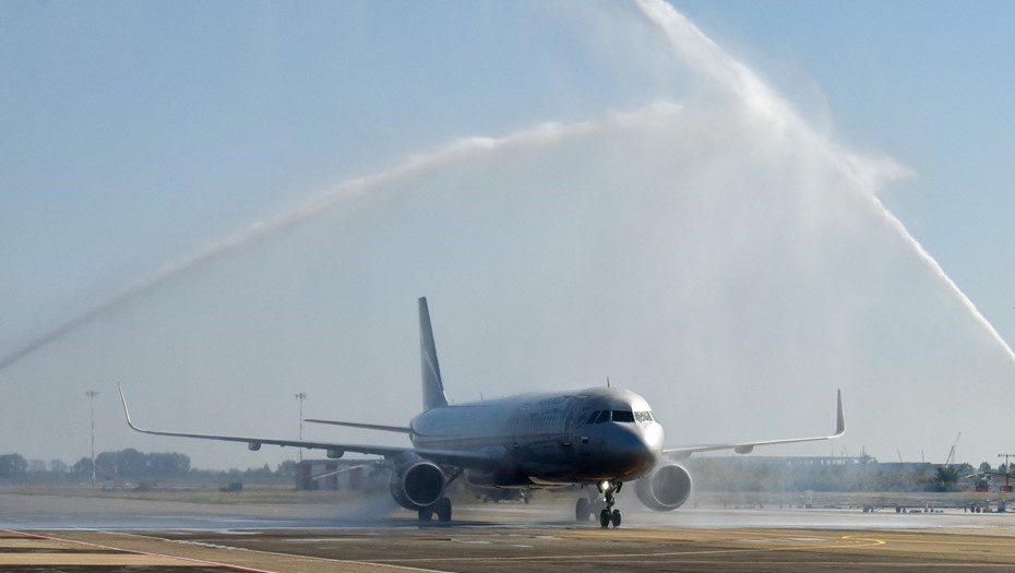   Самолёт авиакомпании "Аэрофлот", прибывший из Москвы в Краснодар после возобновления работы местного аэропорта, сентябрь 2025 года. Автор фото: Роман Соколов / ТАСС
