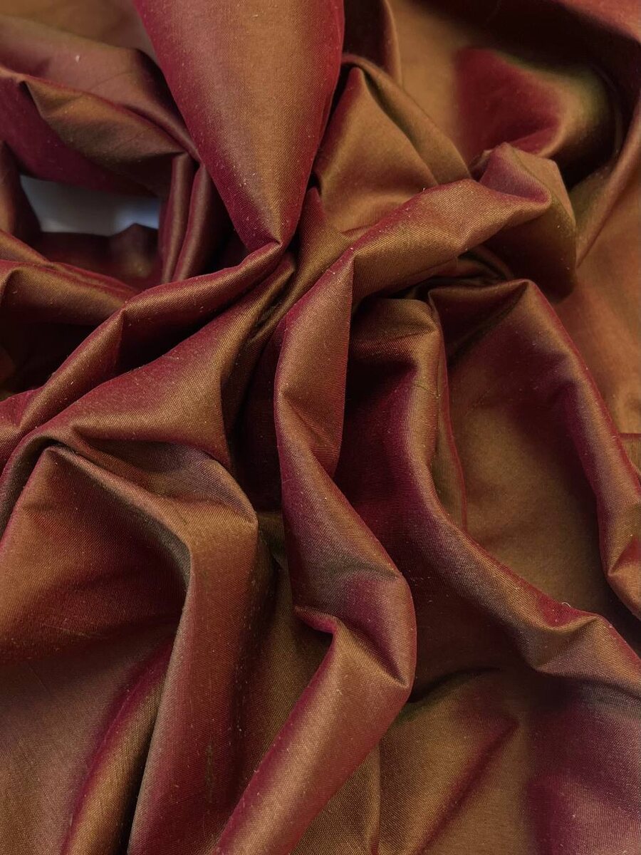  шелк 100% 
Ширина: 139 см 
Артикул: 2401034
Цена: 3900₽/м