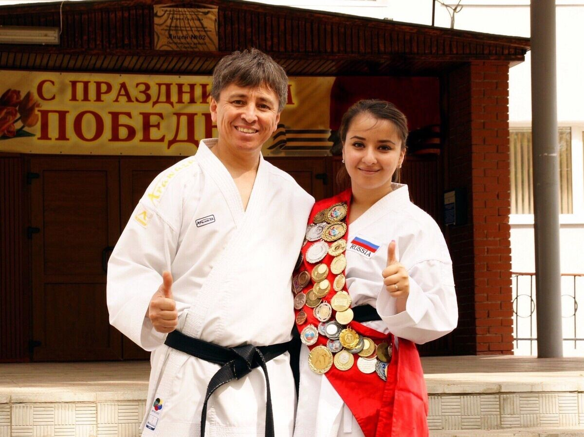 Азамат Норманов с дочерью Дилей. Фото: спортивная школа «Олимп-99»