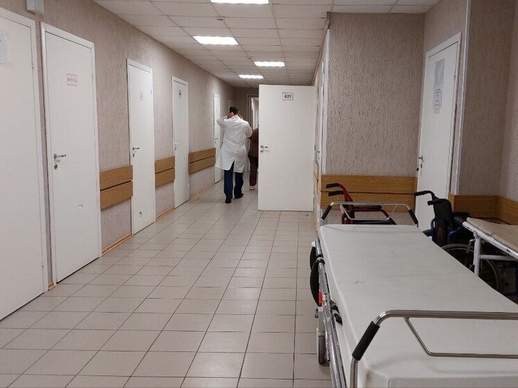     Почти тысяча сотрудников сферы здравоохранения регулярно перерабатывают. Фото: архив «МК в Питере».