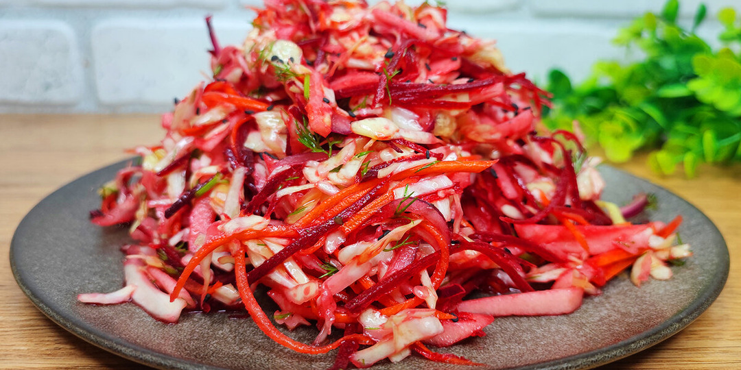 Такой салат "Богатырский" хоть на праздничный стол подавай: готовлю сразу большими порциями (просто и очень вкусно)