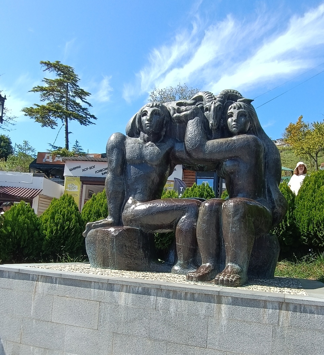 Скульптура "Золотое руно"