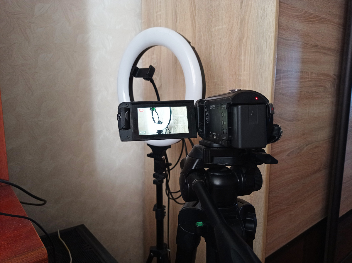 Моя маленькая камера на штативе