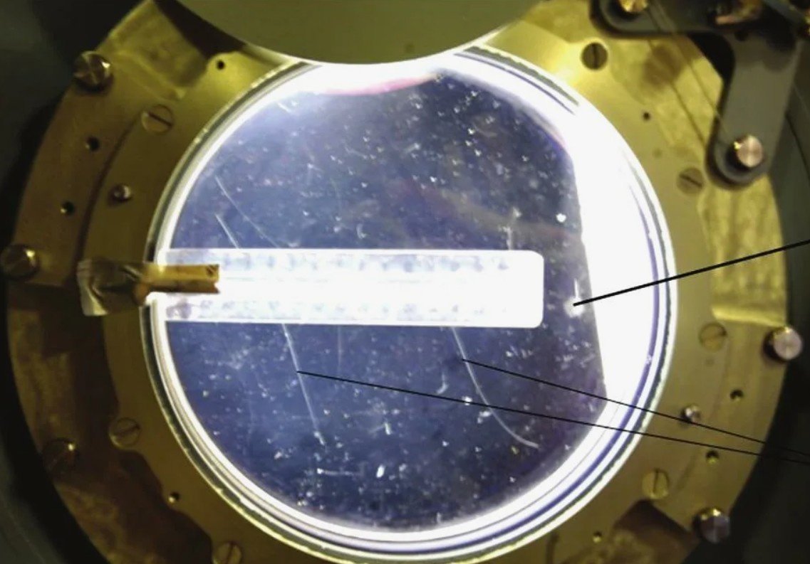 А тут почти пробило иллюминатор у корабля «Союз».