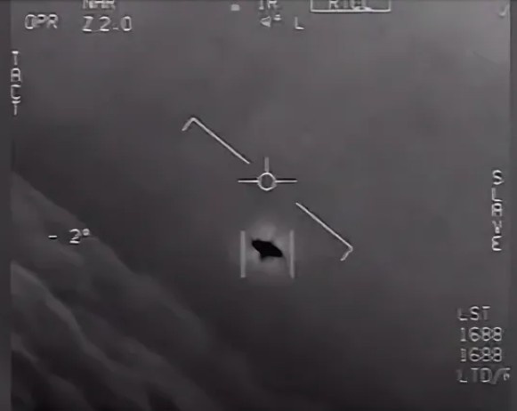 Пентагон официально подтвердил подлинность записей, но опроверг, что это внеземной объект