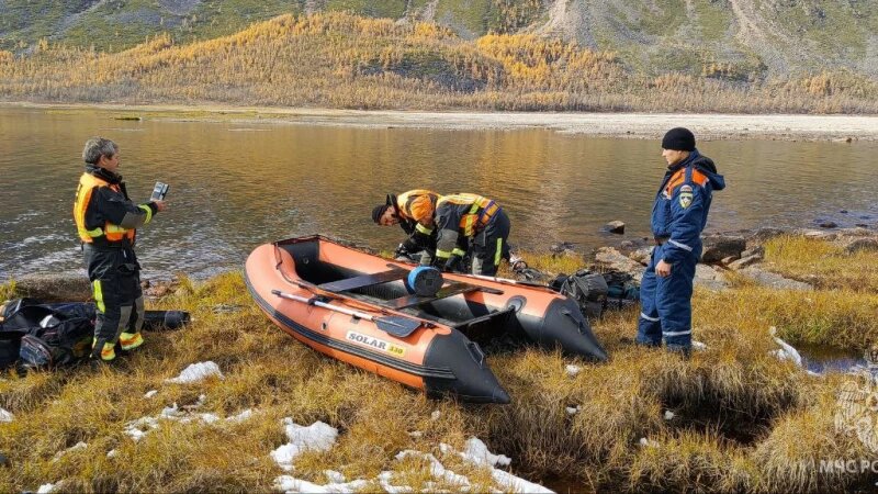     Спасатели вытащили тела трех погибших геологов из озера Амудиса. МЧС Забайкальского края