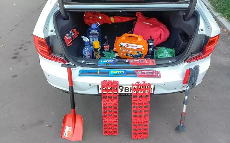 14 вещей, которые зимой должны быть в каждом багажнике