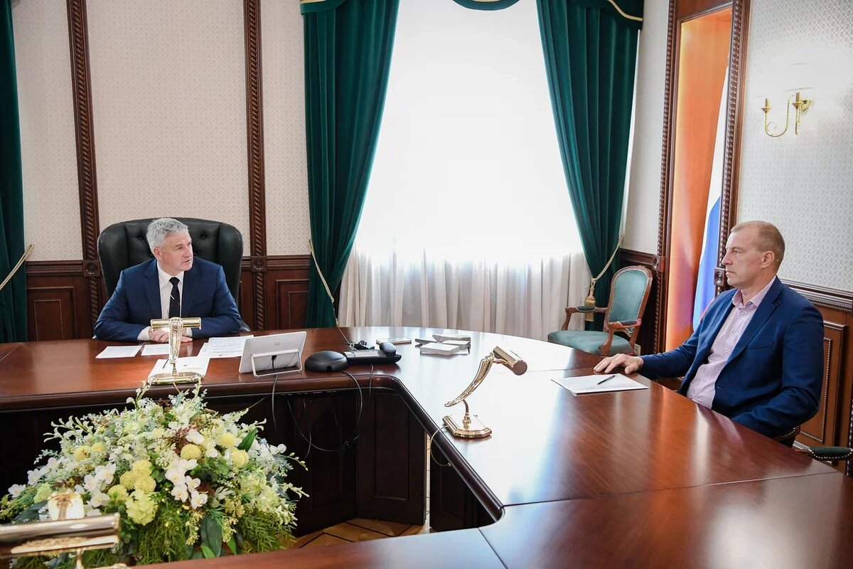    Артур Парфенчиков и Олег Максимов. Фото: "Республика"/Оксана Кудряшова