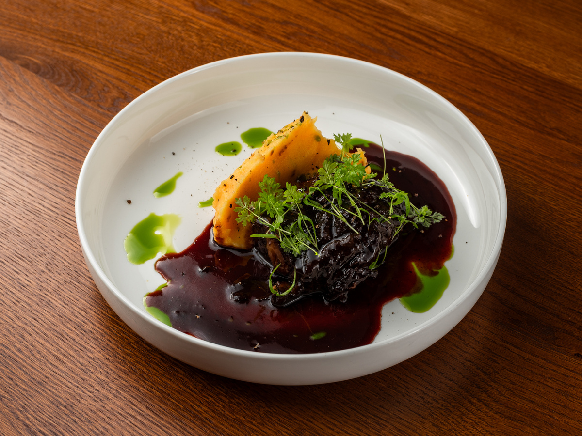 Томленная щечка в красном вине с тыквенным пюре 1