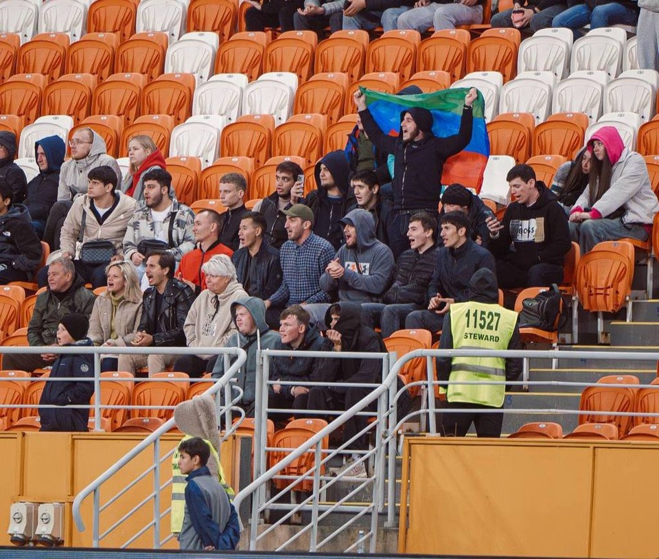    На трибунах сидели фанаты. Фото: соцсети «Динамо» Махачкала