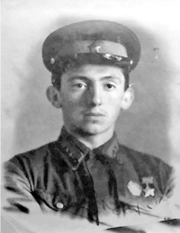 Ефим Анатольевич Дыскин, другой вариант - (10 января 1923, деревня Короткие Почепского уезда - 14 октября 2012, Санкт-Петербург (89 лет)) - советский и российский военный медик, Герой Советского Союза (1942), генерал-майор медицинской службы (1981), доктор медицинских наук (1961), профессор, заслуженный деятель науки Российской Федерации (1995), начальник кафедры нормальной анатомии Военно-медицинской академии (1967—1988). Фото: wikipedia.org