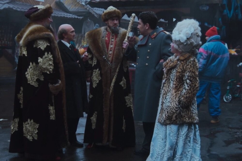    В ремейке действие сюжета перенесено в 2020-е годы XXI столетия, а среди персонажей — Наполеон Бонапарт, король Франции Людовик XVI, Пётр Первый, поэт А. Пушкин и другие исторические личности. Кадр из шоу