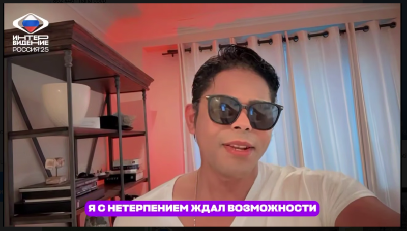    Брэндон Ховард записывает видеообращение. Скриншот: телеграм-канал "Раньше всех. Ну, почти"