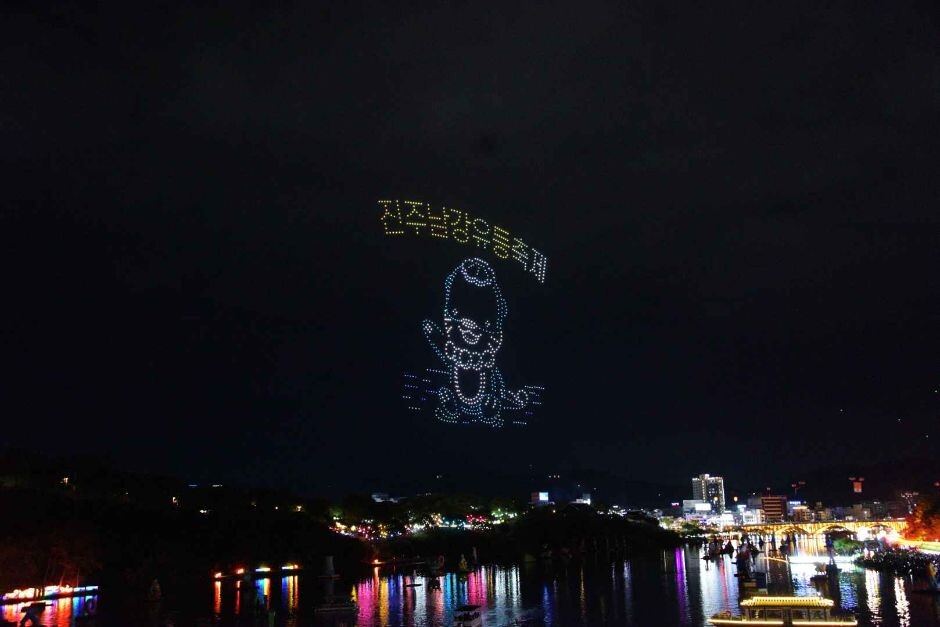 Jinju Namgang Yudeung Lantern Festival (진주 남강 유등 축제). Источник: KTO Photo Korea.