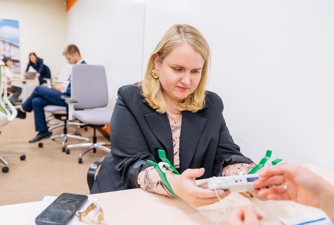    В рамках «Дня здоровья мозга» сотрудники ОМК проверили свое психологическое и психофизиологическое состояние