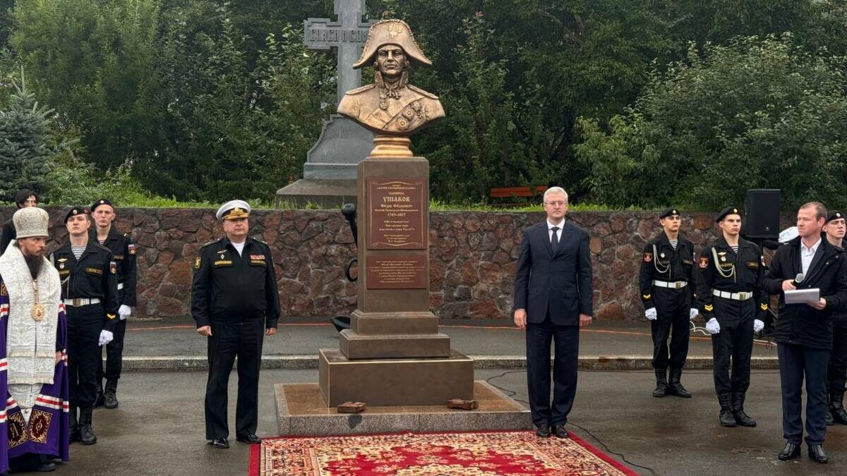 В Петропавловске-Камчатском при поддержке сообщества «Предприниматели Патриоты» появился бюст адмирала Ушакова   
