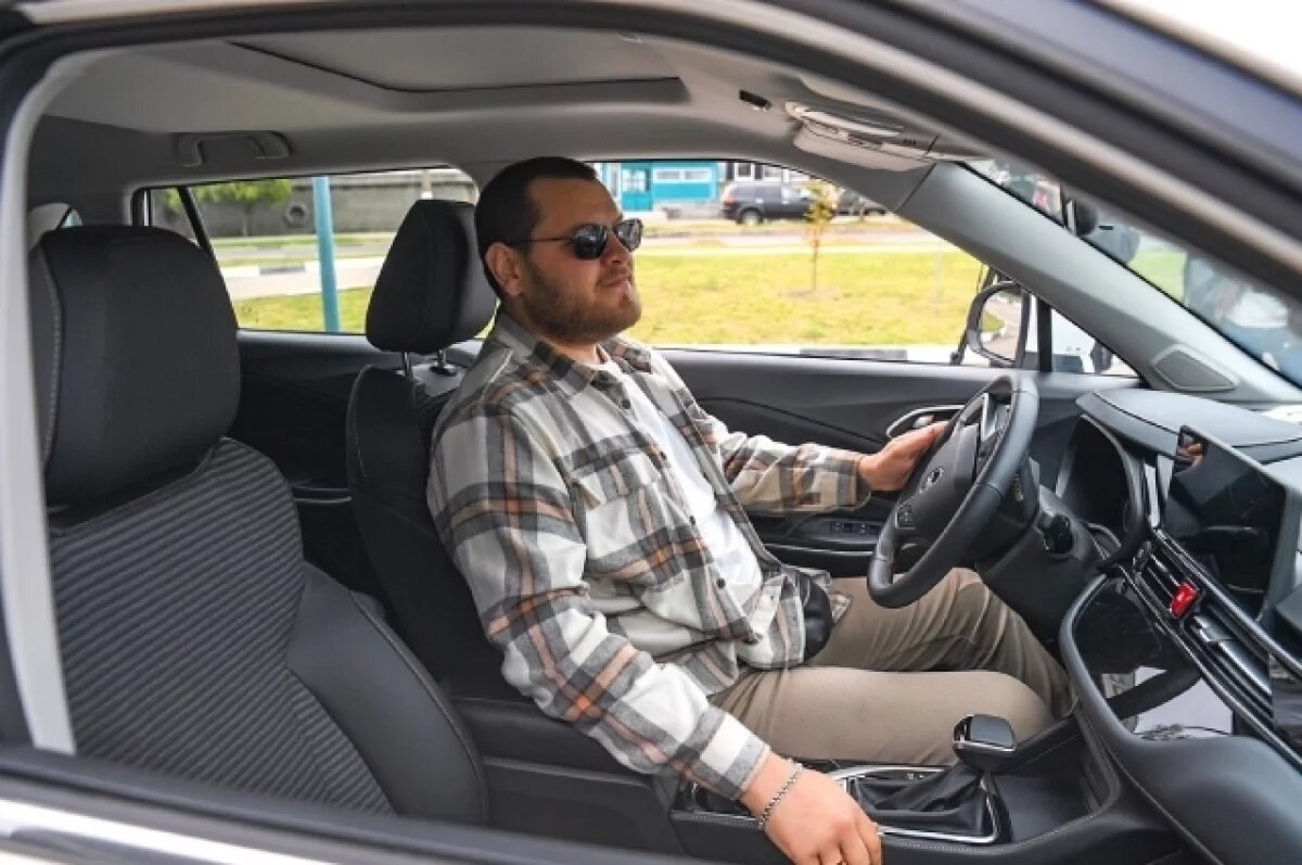    В Твери ветеран СВО получил адаптированный для инвалидов автомобиль