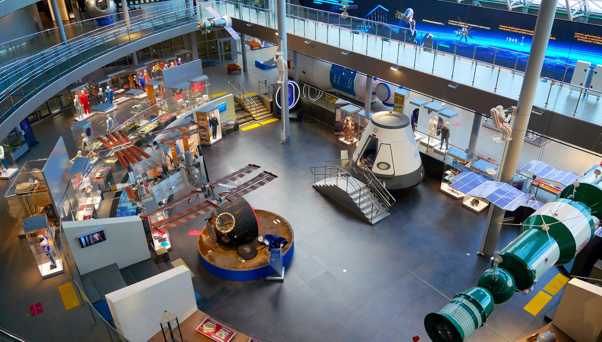     Фото: Vilgun/Shutterstock/FOTODOM Главная жемчужина города — грандиозный музей истории космонавтики, занимающий три этажа