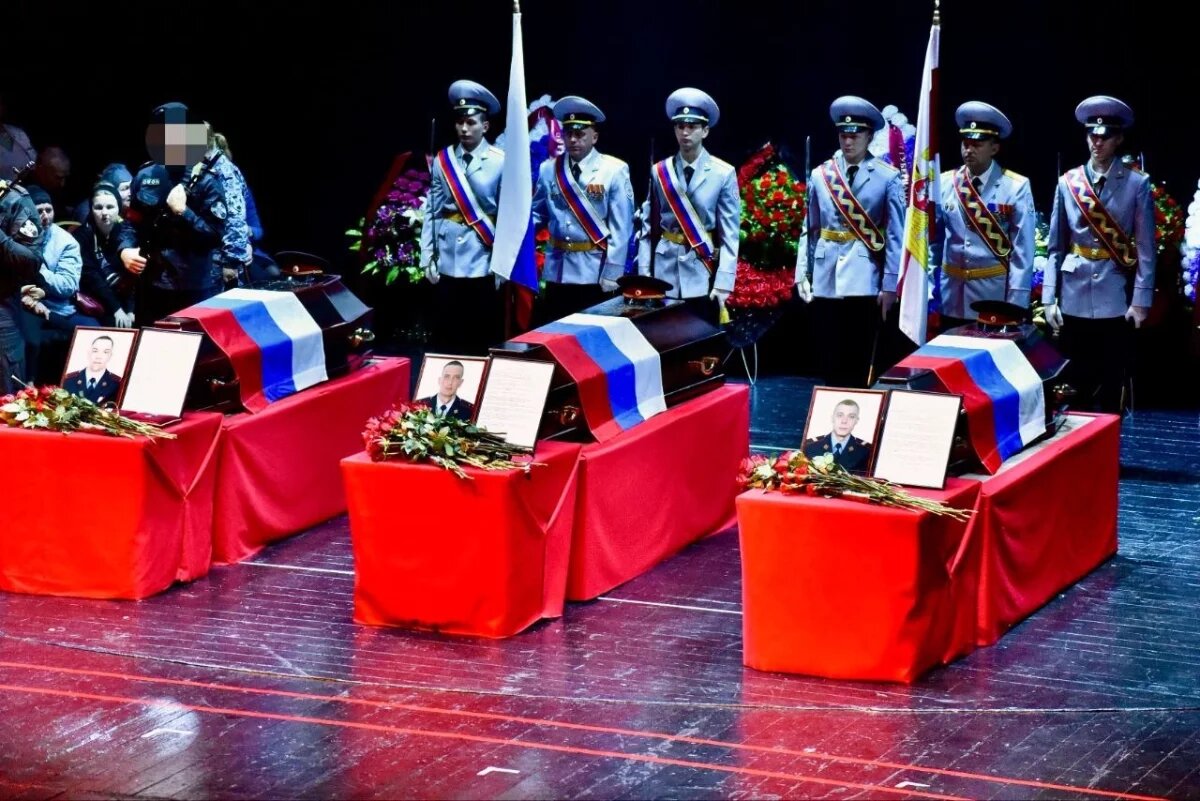    В Орле простились с бойцами ОМОН, погибшими при взрыве на железной дороге