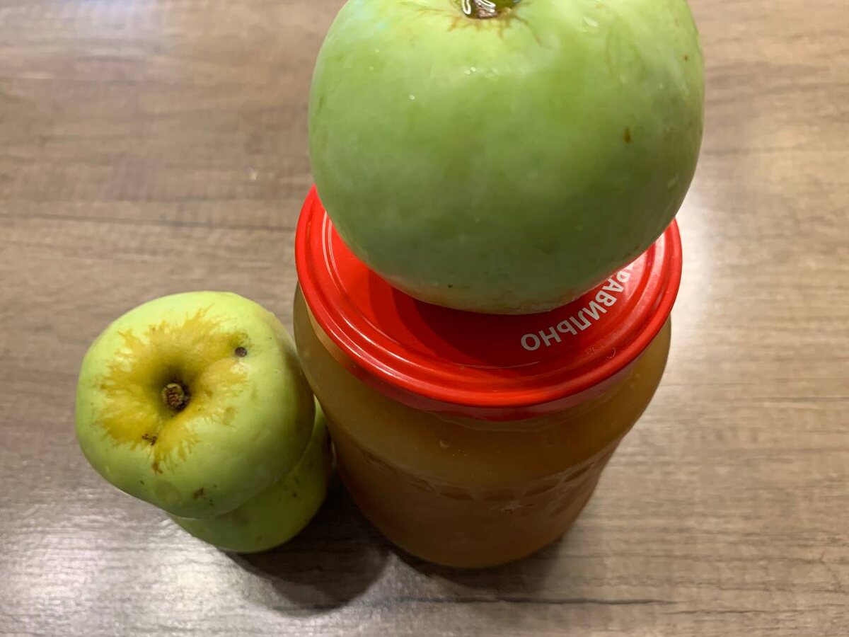 Готовое яблочное повидло