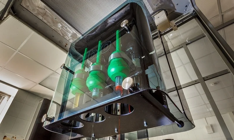 Источник: https://www.computerra.ru/316904/bioprinting-solyushens-predstavila-bioprinter-dlya-pechati-ushnyh-implantov-na-pmef-2025/