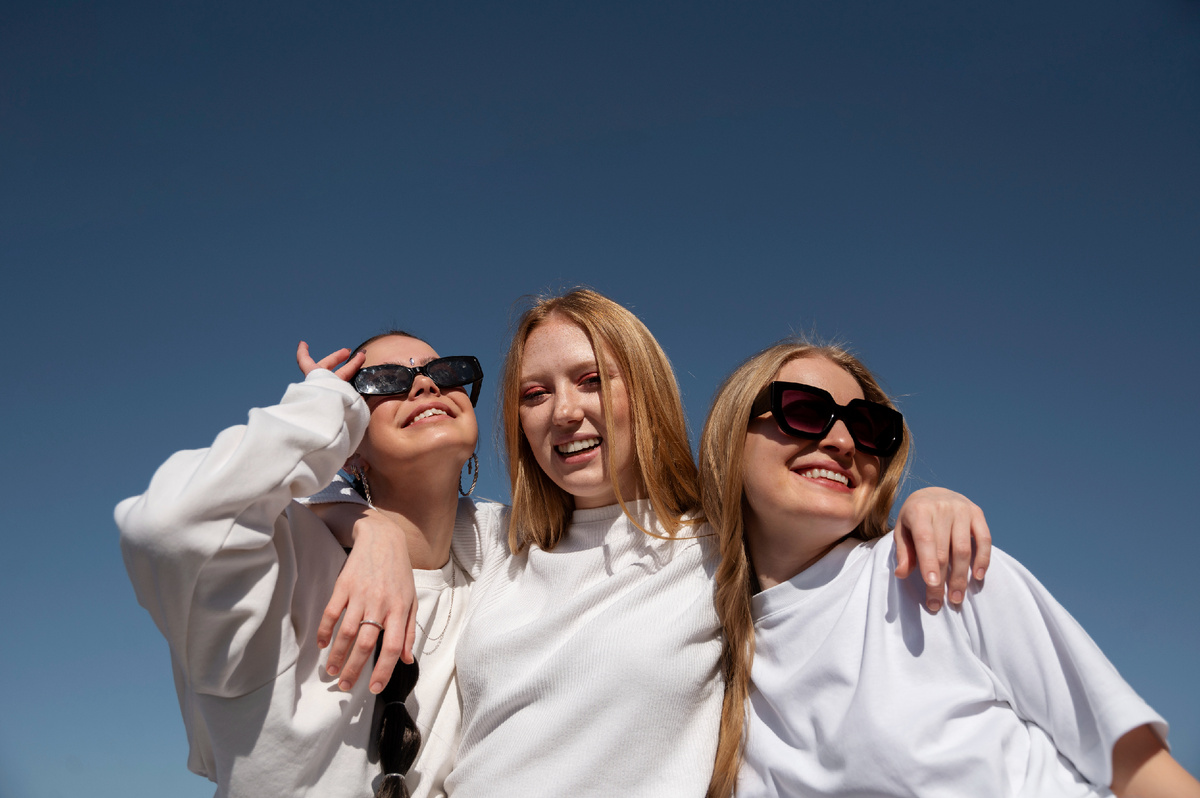 Многие отмечают, что для них главный ресурс для поддержания сил на работе - это дружный коллектив. Действительно, когда его, с кем обсудить ситуацию и иногда посплетничать, жизнь кажется лучше. Фото: freepik.com