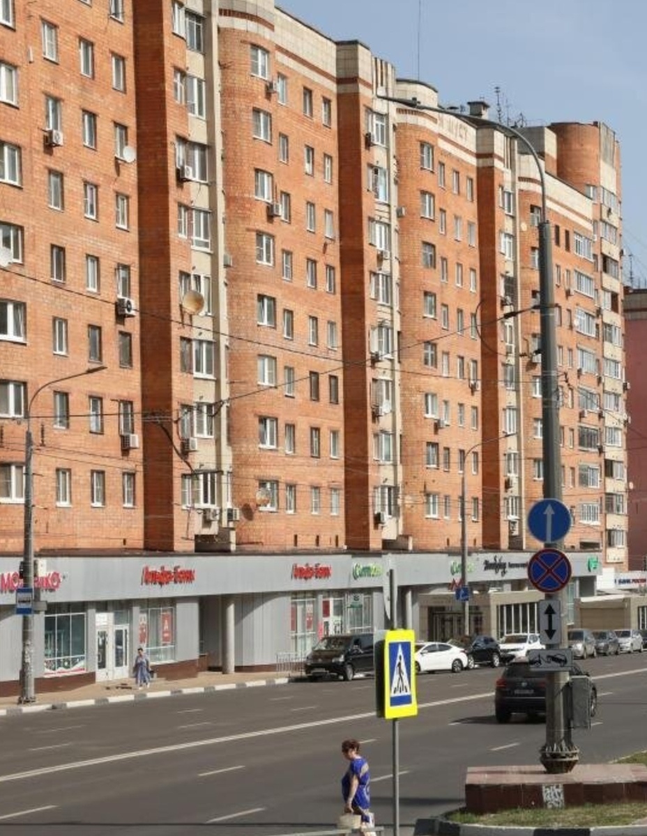 Да, это бывший магазин игрушек. И вот как раз недалеко от входа, и был мой отдел. 