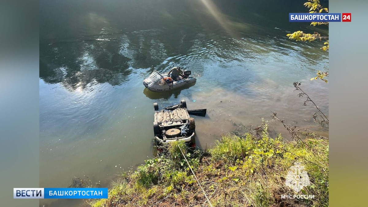    В Башкортостане местный рыбак обнаружил в реке машину