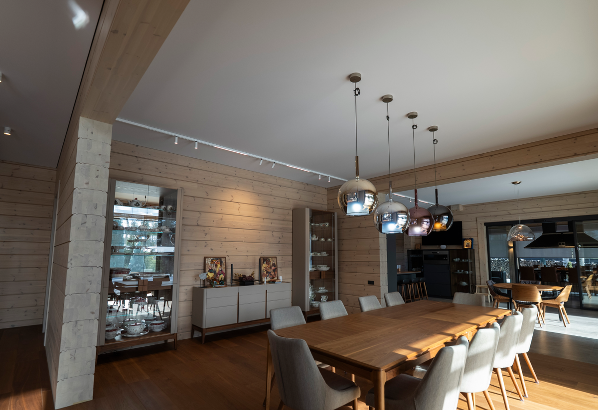 Пример общего освещения с большим количеством естественного освещения