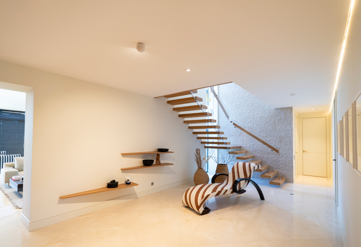 Пример помещения с теплой цветовой температурой