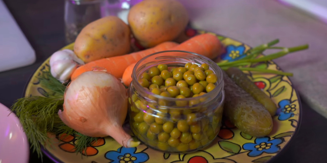 Рецепт | Салат Оливье с идеальной куриной грудкой из су-вида. Точный рецепт от моей дочки Полины. Раскладка на разные объемы