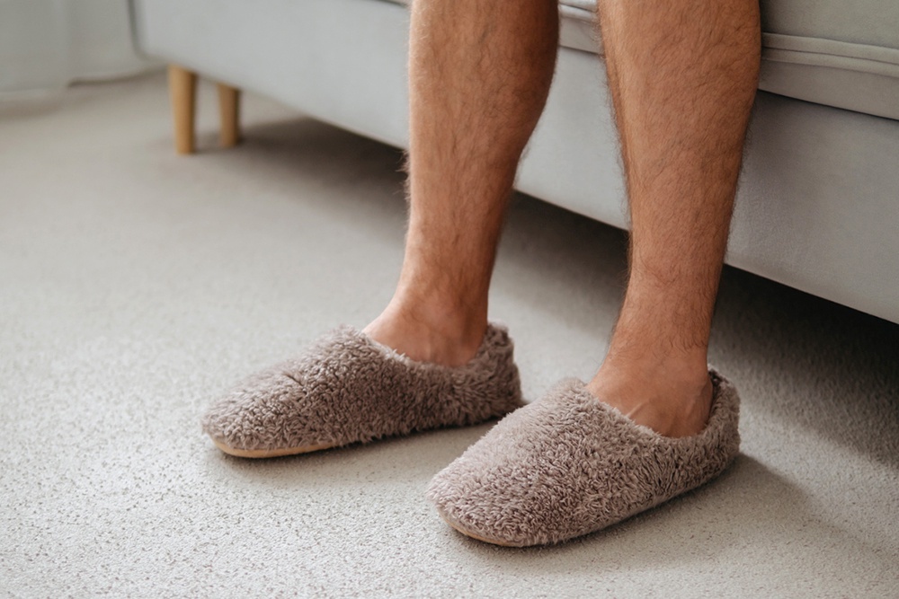    Нужно иметь несколько пар тапочек для разных случаев и сезонов. / Фото: iStock