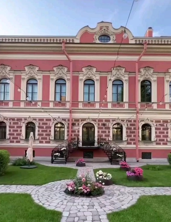 Двор особняка И.К. Мясникова, ул. Восстания 45